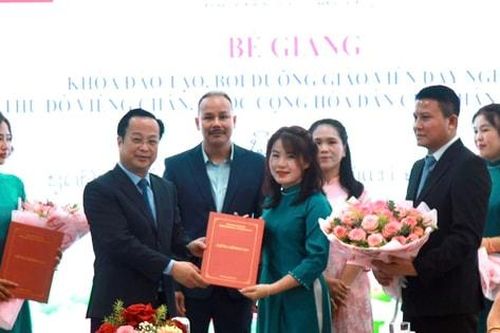 Các giáo viên dạy nghề của Lào hoàn thành khóa bồi dưỡng tại Hà Nội