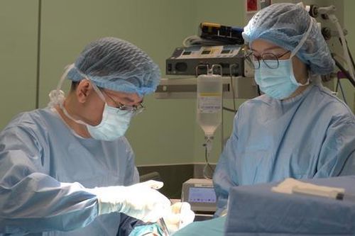 Giữ lại khuôn mặt cho bệnh nhân trẻ bị u nguyên bào men có kích thước lớn