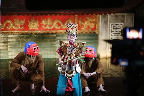 'Em bé chất' Xệ Xệ gây ấn tượng với MV làm về Thánh Gióng