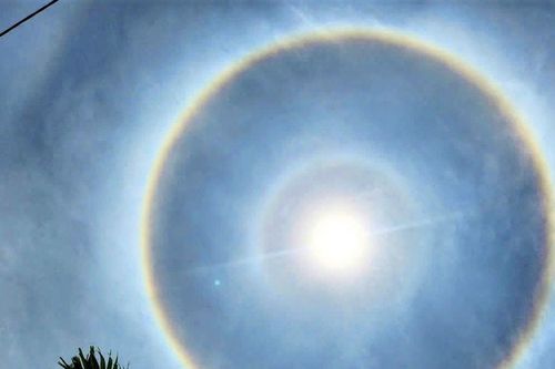 Quầng mặt trời xuất hiện trên bầu trời Quảng Ngãi