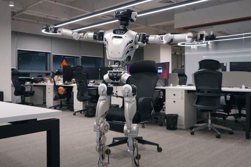 Robot hình người của Trung Quốc 'bắt chước' vươn vai như con người