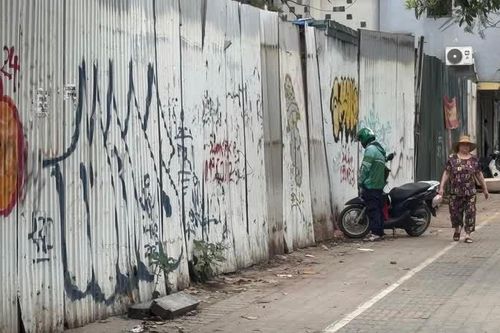 'Điểm đen' vệ sinh môi trường trên phố Văn Cao