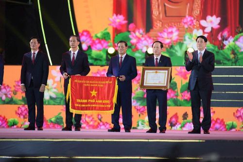 70 năm Ngày Giải phóng và khai mạc Lễ hội Hoa Phượng Đỏ 2025