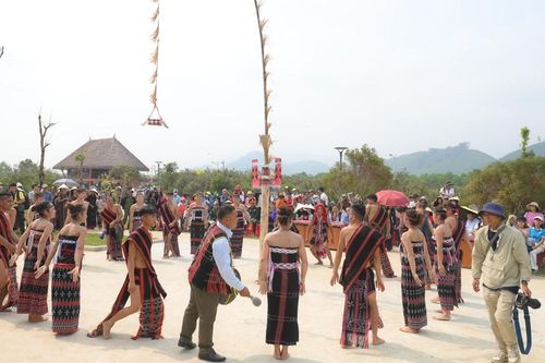 Lên với A Lưới