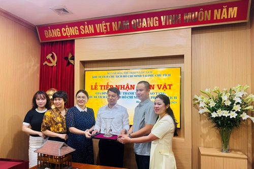 Khu Di tích Chủ tịch Hồ Chí Minh tại Phủ Chủ tịch tiếp nhận hiện vật giá trị