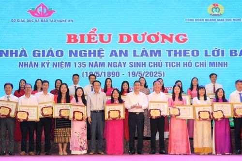 Biểu dương 135 nhà giáo Nghệ An làm theo lời Bác