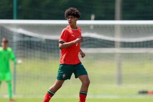 Con trai Ronaldo ra mắt U15 Bồ Đào Nha trong chiến thắng 4-1, được MU và một loạt CLB để mắt