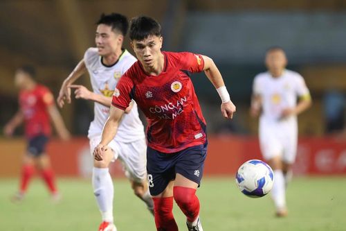 Thấy gì khi V-League vẫn buộc phải dừng vì SEA Games?