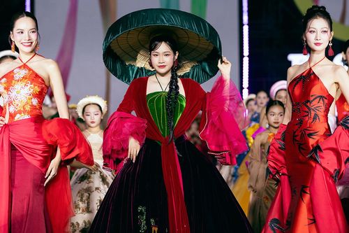 Ấn tượng với mẫu nhí tài năng Đàm Thủy Tiên