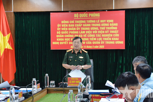 Thượng tướng Lê Huy Vịnh thăm, làm việc tại Viện Kỹ thuật Phòng không - Không quân