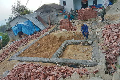 Ban CHQS huyện Phong Thổ: Giúp dân xóa nhà tạm, nhà dột nát