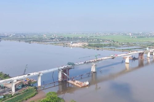 Hợp long cầu vượt sông Đáy kết nối 2 tỉnh Ninh Bình và Nam Định