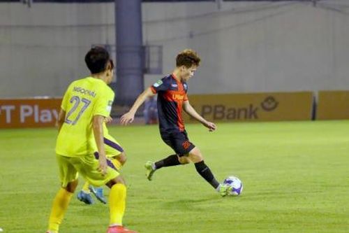 V.League réo tên Văn Lâm, Hoàng Đức