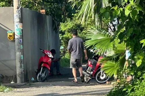 Phong tỏa hiện trường điều tra vụ nghi sát hại người khác rồi vào nhà trọ khóa trái cửa tự tử