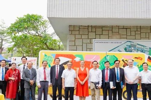 Chuyến xe hướng nghiệp Đức 'mang triệu ước mơ' đến thành phố Huế