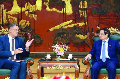 Làm sâu sắc hơn nữa hợp tác nhiều mặt giữa Việt Nam và Pháp