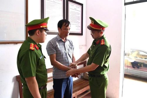 Công an tỉnh Phú Thọ bắt khẩn cấp chủ tịch xã liên quan khai thác đất trái phép
