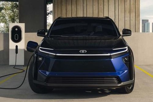 Toyota đổi tên mẫu xe điện chiến lược