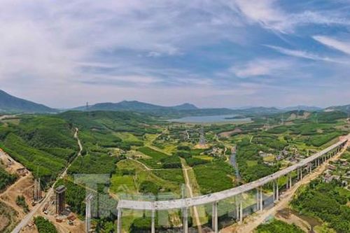 Diện mạo cầu vượt thung lũng trên cao tốc qua Hà Tĩnh sắp thông xe