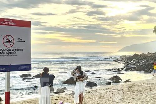 Đà Nẵng cấm tắm trên vùng biển có nhiều người đuối nước