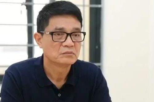 Cựu Cục trưởng ATTP - Bộ Y tế khai 5 lần được cấp dưới 'mang phong bì về cho sếp'