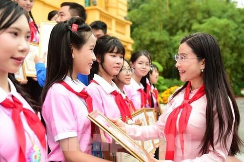 Đại biểu Cháu ngoan Bác Hồ thăm 'địa chỉ đỏ' đặc biệt tại Thủ đô Hà Nội