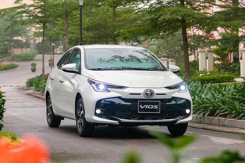 Lái mới muốn mua xe chạy dịch vụ, nên chọn xe số sàn hay số tự động?