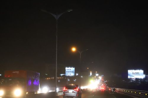 Cảnh tượng cầu Cần Thơ 'tối om như mực' bao giờ được xử lý?