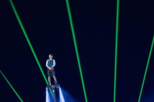 Chuyện phía sau show diễn trên mặt biển đầu tiên tại Cát Bà