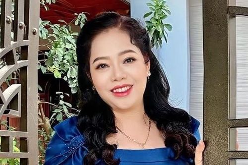 Nữ NSND quê Bắc Ninh lên chức bà nội ở tuổi 58, nhan sắc vẫn trẻ đẹp