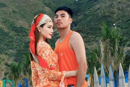 MC Huyền Trang nghỉ dưỡng cùng cầu thủ Đức Huy, Việt Trinh khoe ảnh hiếm