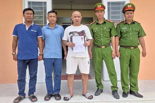 Đối tượng truy nã trong vụ án giết người tại Phú Yên ra đầu thú ở Long An