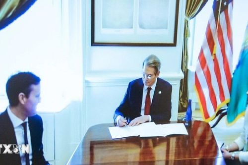 Ukraine hoàn tất thủ tục cho thỏa thuận khoáng sản với Mỹ