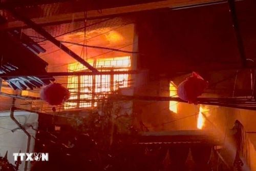 Đà Nẵng: Khống chế thành công hỏa hoạn ở xưởng sản xuất nến lúc sáng sớm
