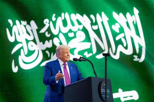 Tổng thống Trump công du Vùng Vịnh: Mục tiêu kinh tế, rủi ro ngoại giao?