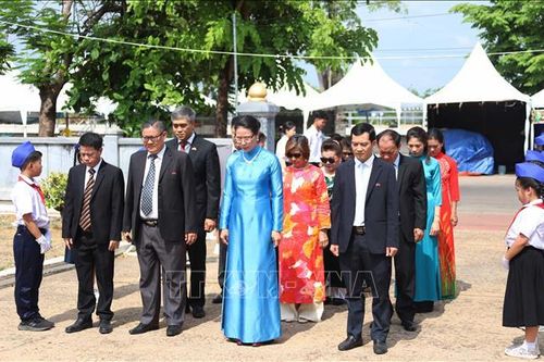 Bác Hồ trong trái tim cộng đồng người Việt Nam tại Lào