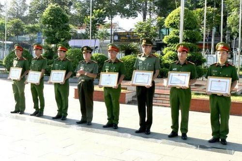 Giả mạo nước hoa Dubai, thu lời bất chính hàng chục tỷ: Nguy cơ đối mặt án tù nặng