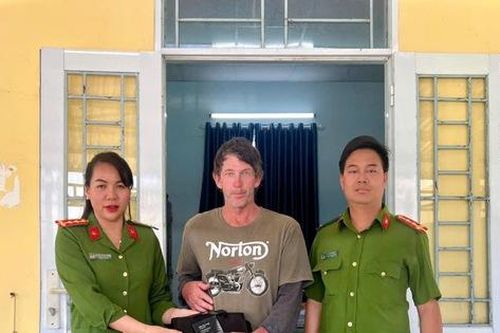 Quảng Ngãi: Công an phường nhanh chóng tìm, trả lại tài sản cho người nước ngoài đánh rơi