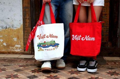 Khi thời trang trở thành 'tuyên ngôn' yêu nước