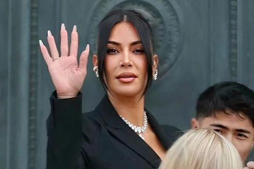 Kim Kardashian đeo vòng cổ kim cương hàng chục tỷ đồng đến phiên tòa