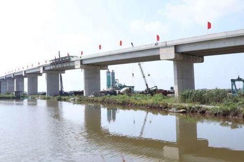 Hợp long cây cầu hơn 680 tỷ nối Ninh Bình - Nam Định