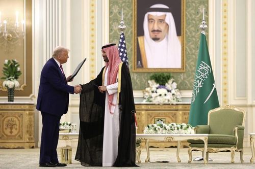 Ông Trump sang thăm, Saudi Arabia hứa chi 600 tỷ USD mua hàng và đầu tư vào Mỹ