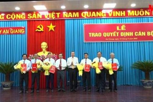 Trao quyết định cán bộ thuộc diện Ban Thường vụ Tỉnh ủy An Giang quản lý