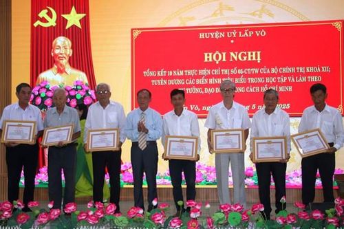 Nhiều tấm gương điển hình tiên tiến trong Học tập và làm theo tư tưởng, đạo đức, phong cách Hồ Chí Minh