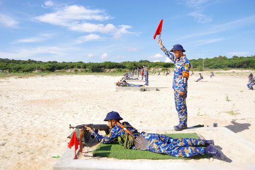 Trung tâm Huấn luyện Vùng 4 Hải quân thực hành kiểm tra '3 tiếng nổ' cho chiến sĩ mới