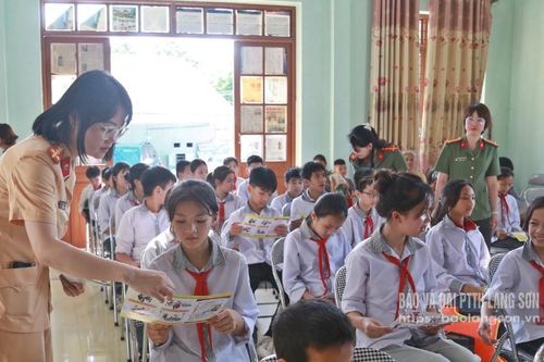 Đưa pháp luật đến với dân