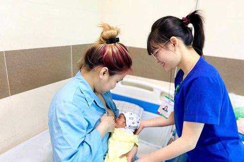Cứu thành công thai nhi ngôi ngược sa chi hiếm gặp