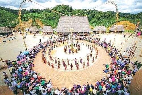 Tiếng rừng tiếng núi, tiếng tâm tư...