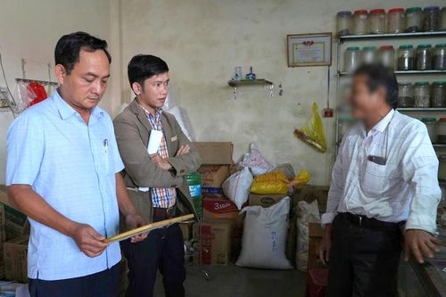 Phú Lộc: Yêu cầu dừng hoạt động một quầy thuốc chưa có giấy phép