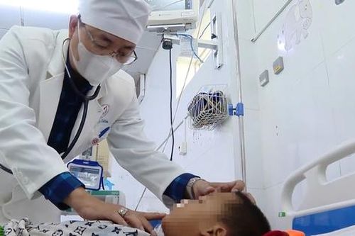 Bạc Liêu: Cứu sống 4 trẻ bị ngộ độc vì ăn nhầm mì tôm có thuốc diệt chuột